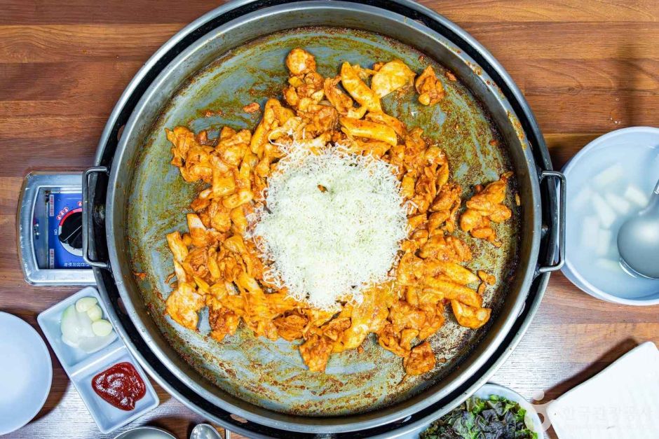 우미닭갈비 본점 여행 추천 - 로드트립