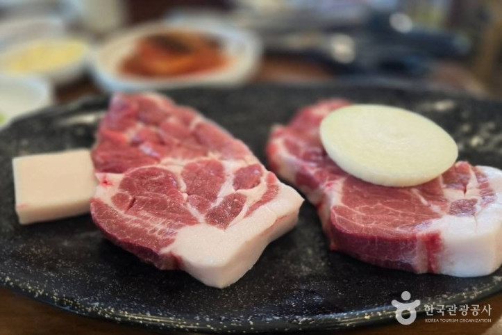 하영_흑돼지구이집_8_공공3유형.jpg