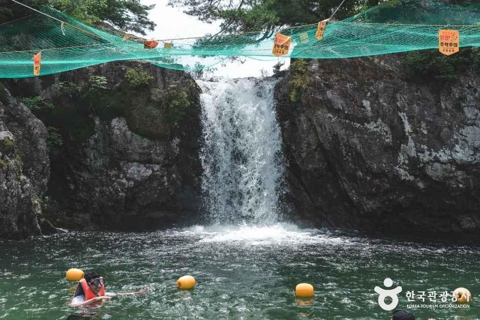 장각폭포 여행 추천 - 로드트립