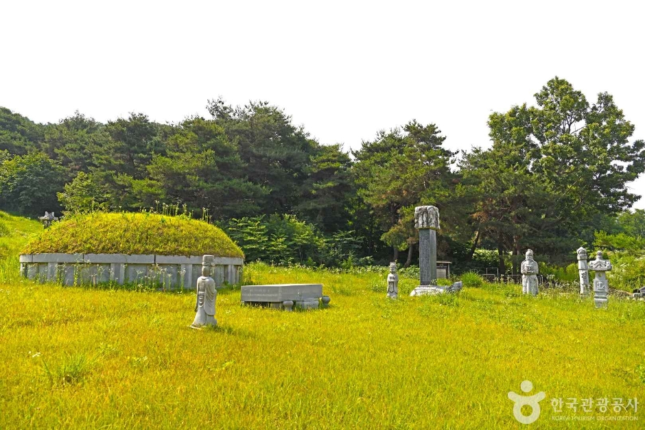 진천 이영남 묘소 여행 추천 - 로드트립