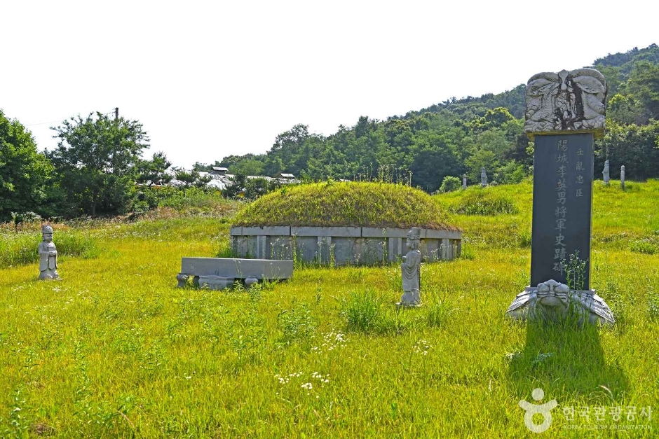 진천 이영남 묘소 여행 추천 - 로드트립