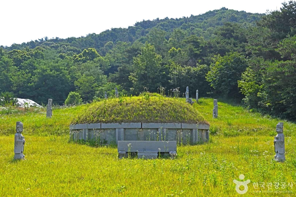 진천 이영남 묘소 여행 추천 - 로드트립