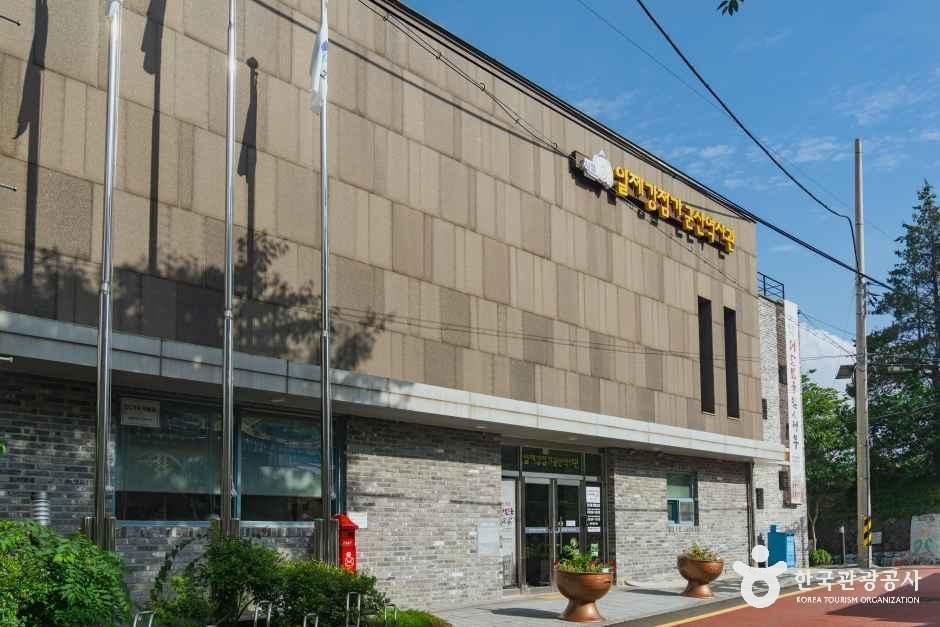 일제강점기 군산역사관 여행 추천 - 로드트립