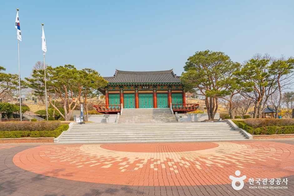 국립신암선열공원 여행 추천 - 로드트립