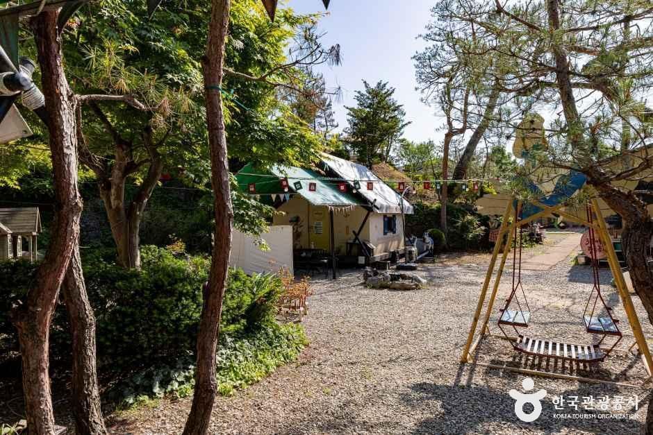 충주커피박물관 글램핑카라반펜션 여행 추천 - 로드트립