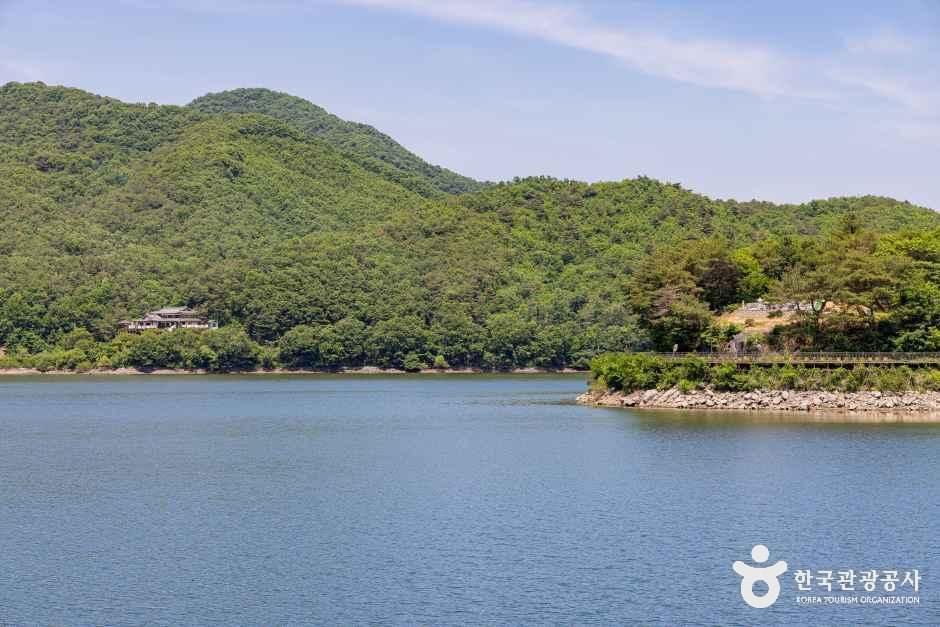 원남저수지(원남제) 여행 추천 - 로드트립