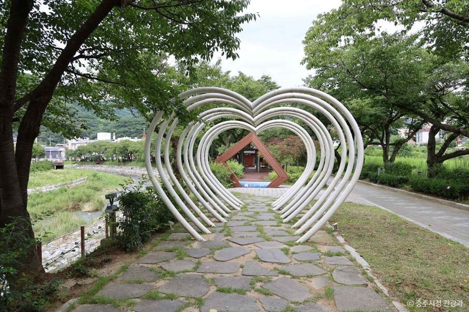 수안보온천 족욕길 여행 추천 - 로드트립