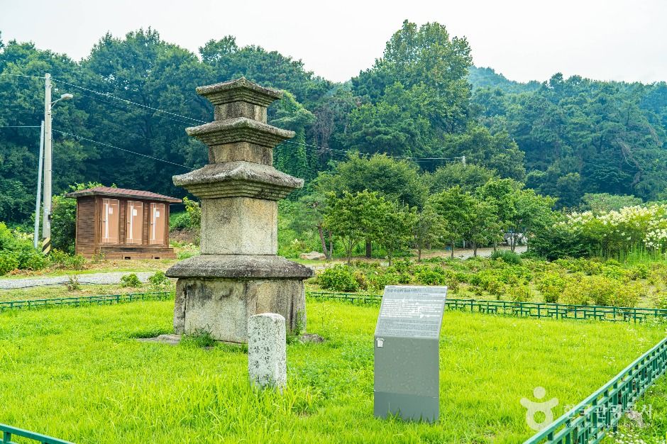 안성죽산리삼층석탑 여행 추천 - 로드트립
