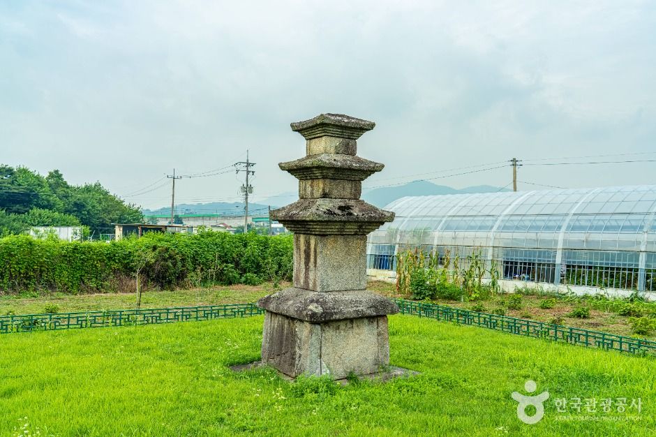 안성죽산리삼층석탑 여행 추천 - 로드트립