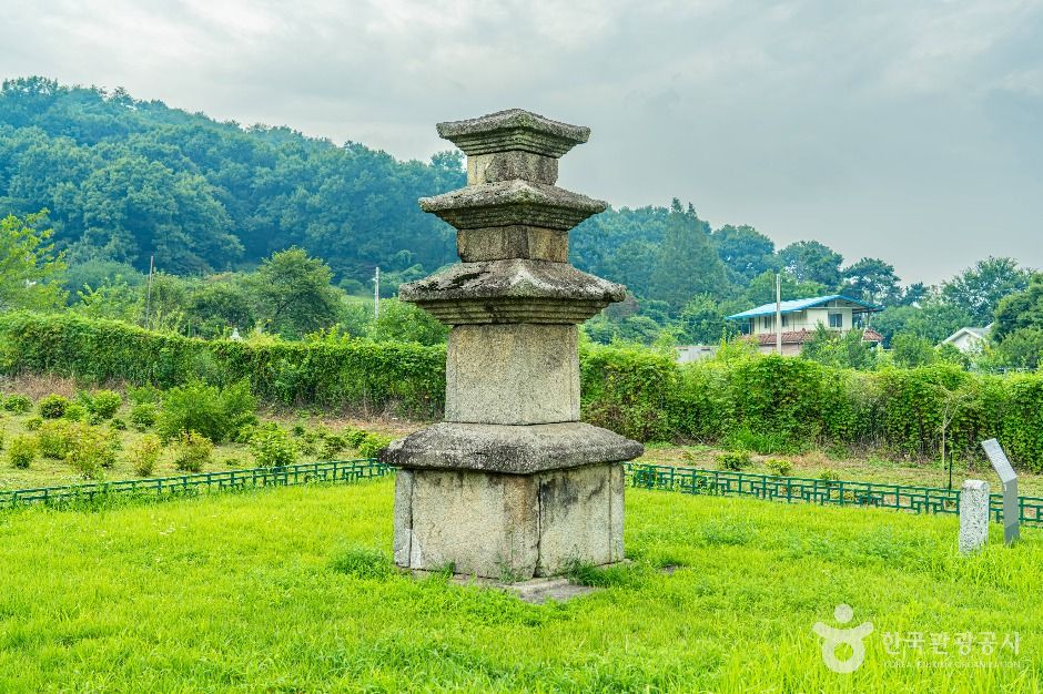 안성죽산리삼층석탑 여행 추천 - 로드트립