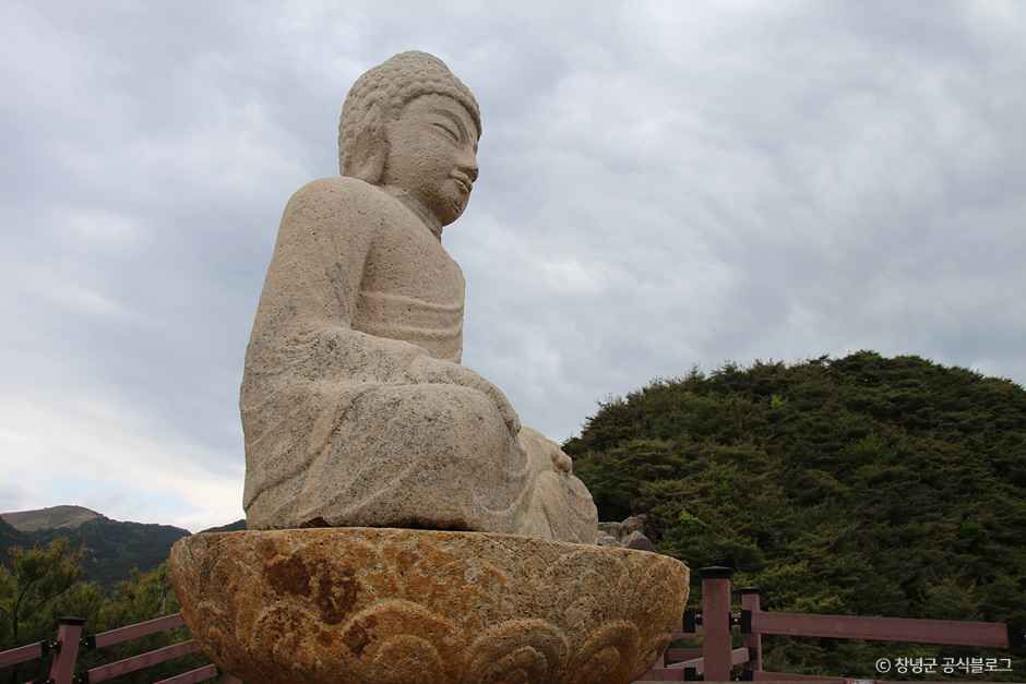 창녕 관룡사 용선대 석조여래좌상 여행 추천 - 로드트립