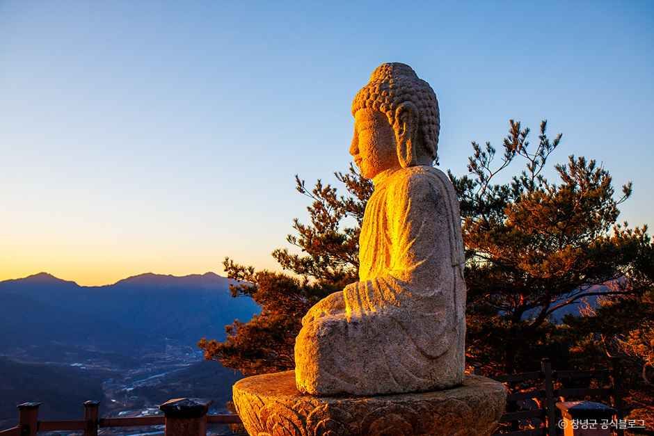 창녕 관룡사 용선대 석조여래좌상 여행 추천 - 로드트립
