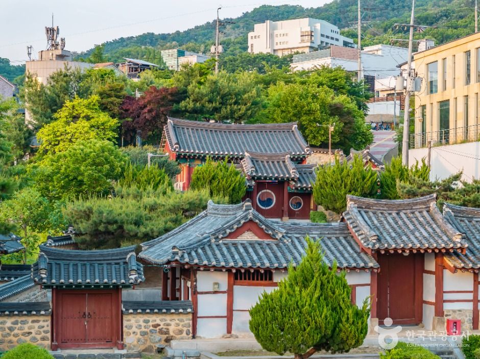 청주 표충사 여행 추천 - 로드트립