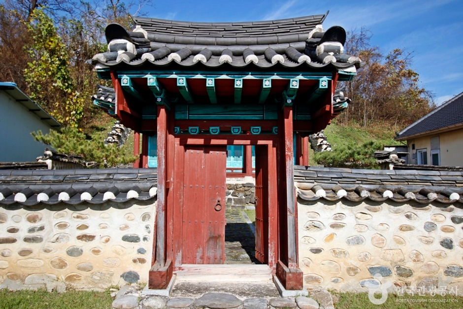 충주 박팽년 사당 여행 추천 - 로드트립