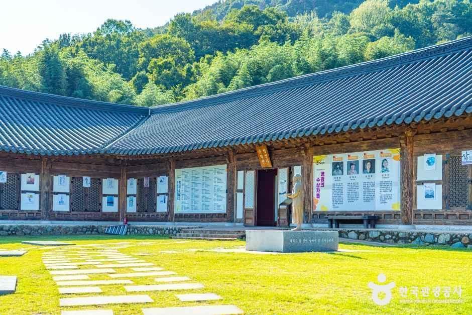 박경리문학관 여행 추천 - 로드트립