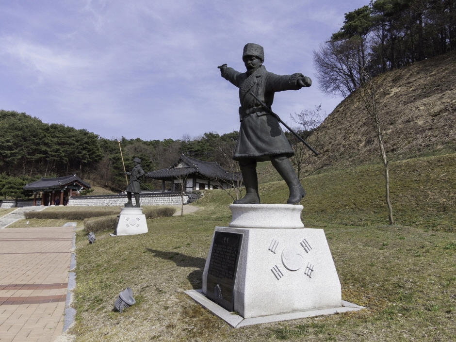 김좌진장군 사당 여행 추천 - 로드트립