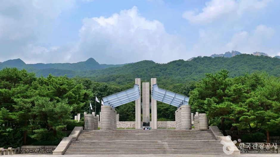 4·19학생혁명기념탑 여행 추천 - 로드트립