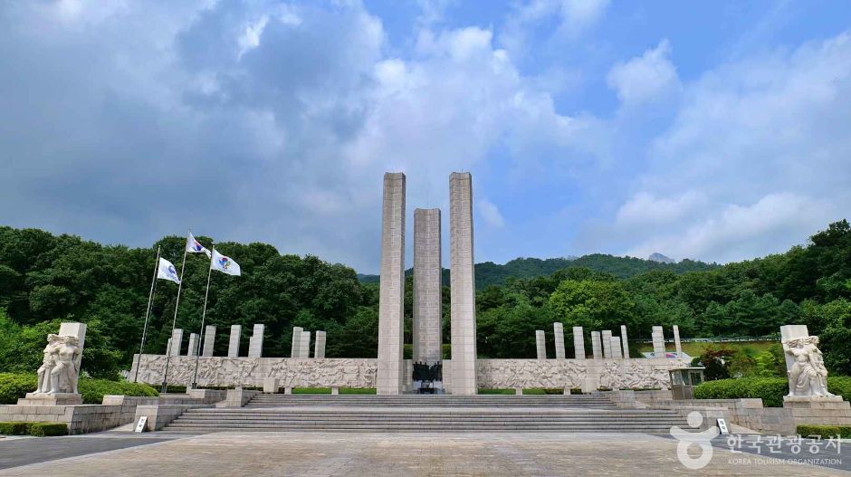4·19학생혁명기념탑 여행 추천 - 로드트립
