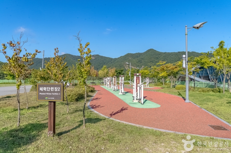 남면생활체육공원 여행 추천 - 로드트립