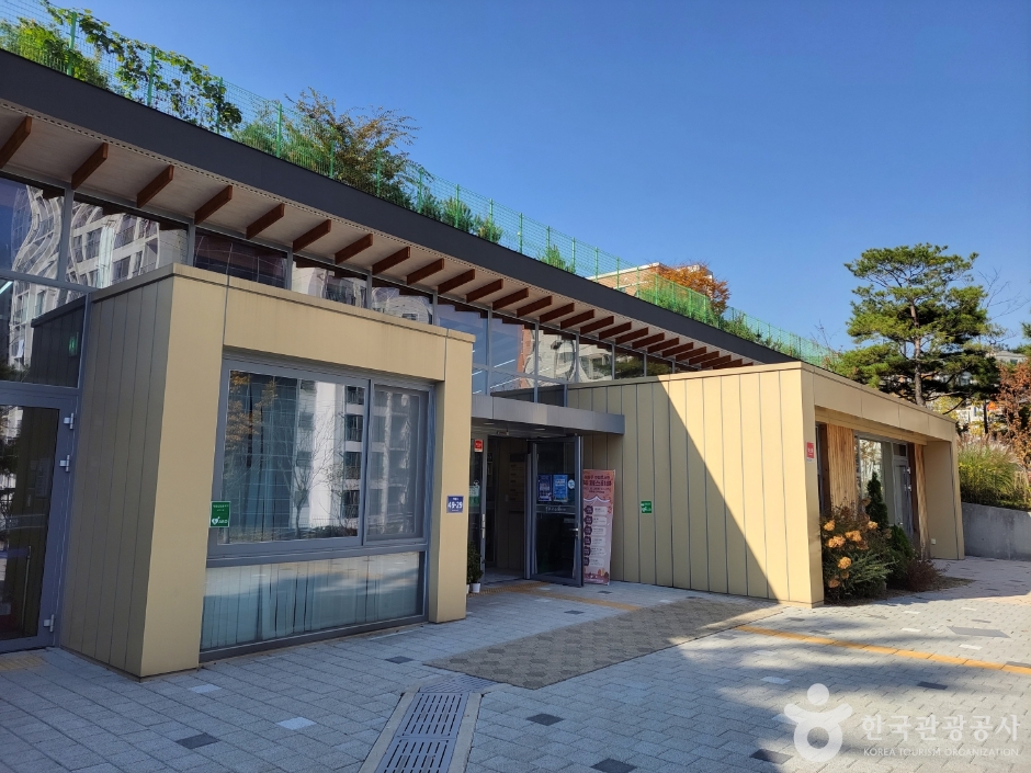 성동구립매봉산숲속도서관 여행 추천 - 로드트립
