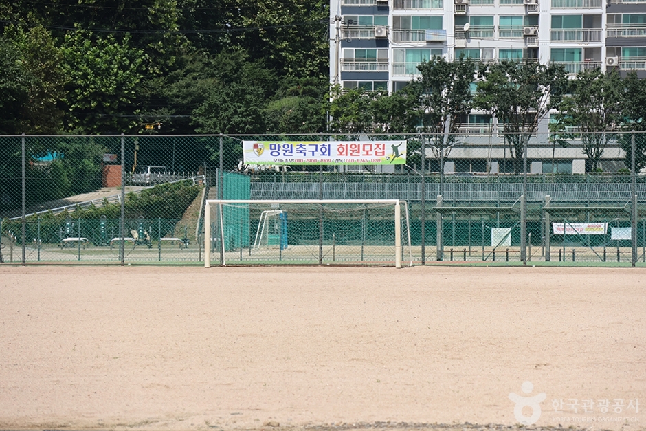 망원유수지체육공원 여행 추천 - 로드트립