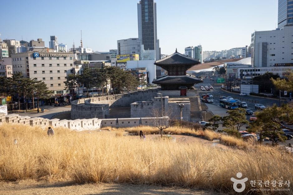 흥인지문공원 여행 추천 - 로드트립