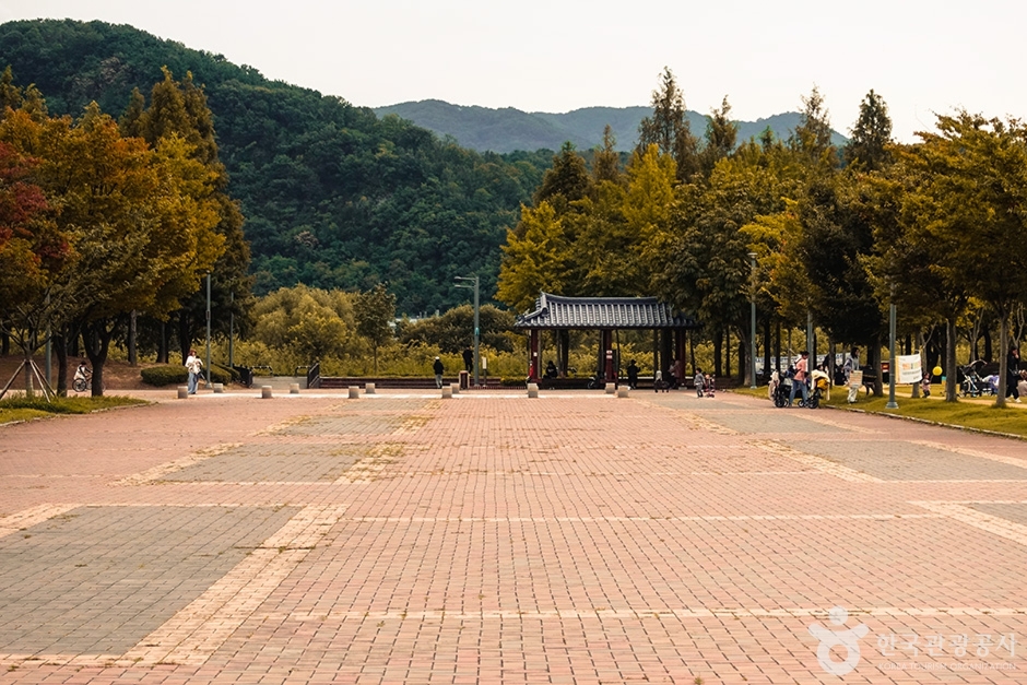 율하체육공원 여행 추천 - 로드트립