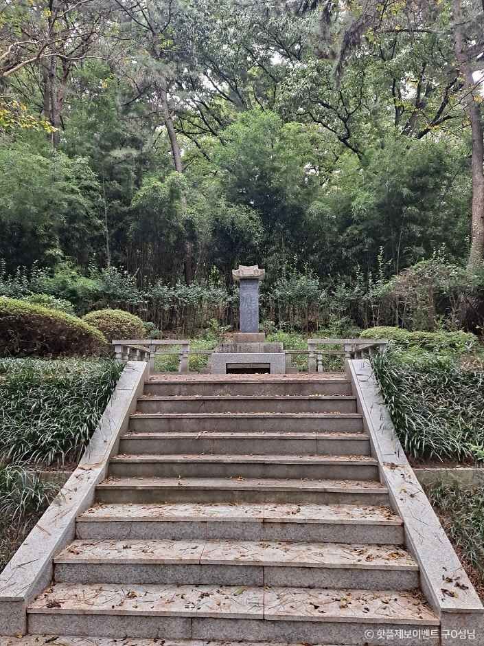 나야 대령 기념비 여행 추천 - 로드트립
