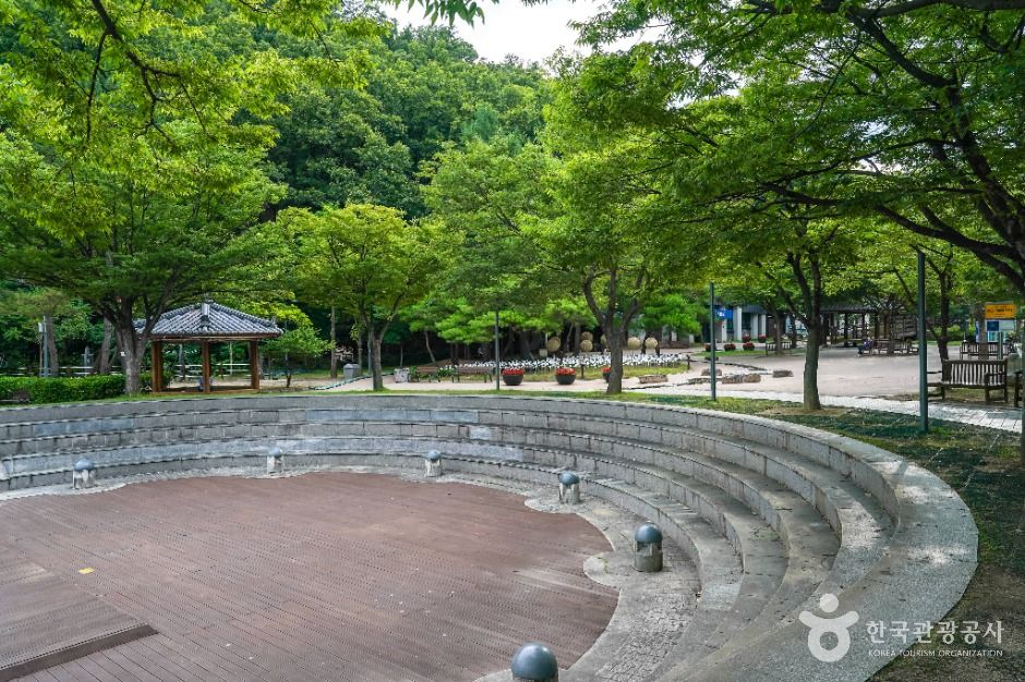 운암지 수변공원 여행 추천 - 로드트립