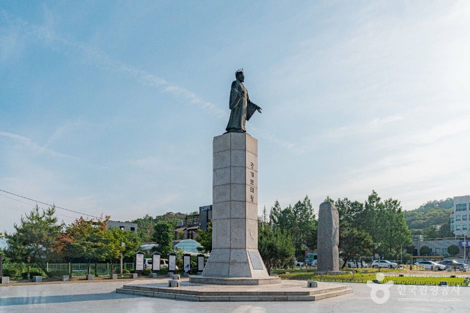 광개토태왕비&동상 여행 추천 - 로드트립