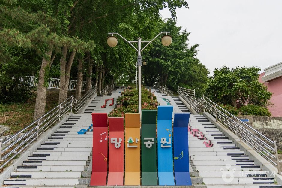 망산공원 여행 추천 - 로드트립
