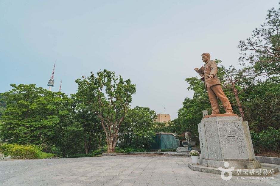 안중근의사 동상 여행 추천 - 로드트립