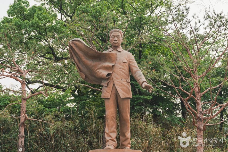 안중근의사 동상 여행 추천 - 로드트립
