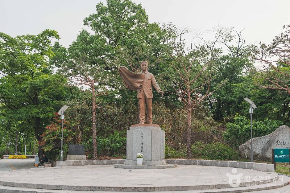 안중근의사 동상 여행 추천 - 로드트립