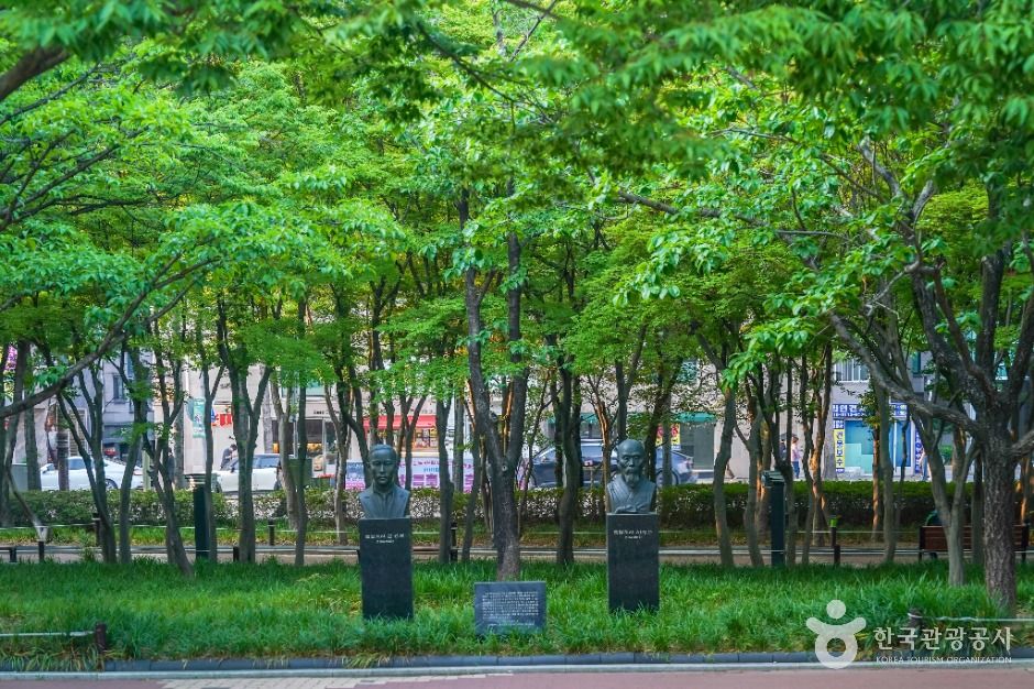 국채보상운동기념공원 여행 추천 - 로드트립