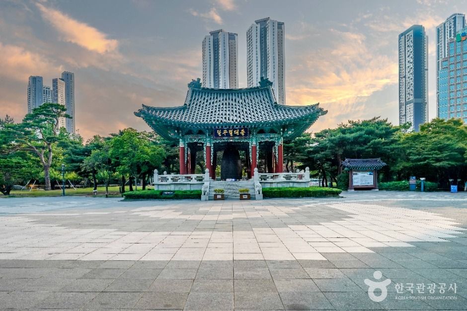 국채보상운동기념공원 여행 추천 - 로드트립