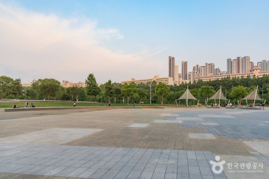 반포한강공원 달빛광장 여행 추천 - 로드트립
