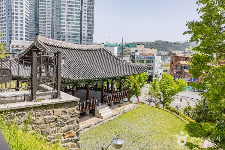 부산진성공원 여행 추천 - 로드트립