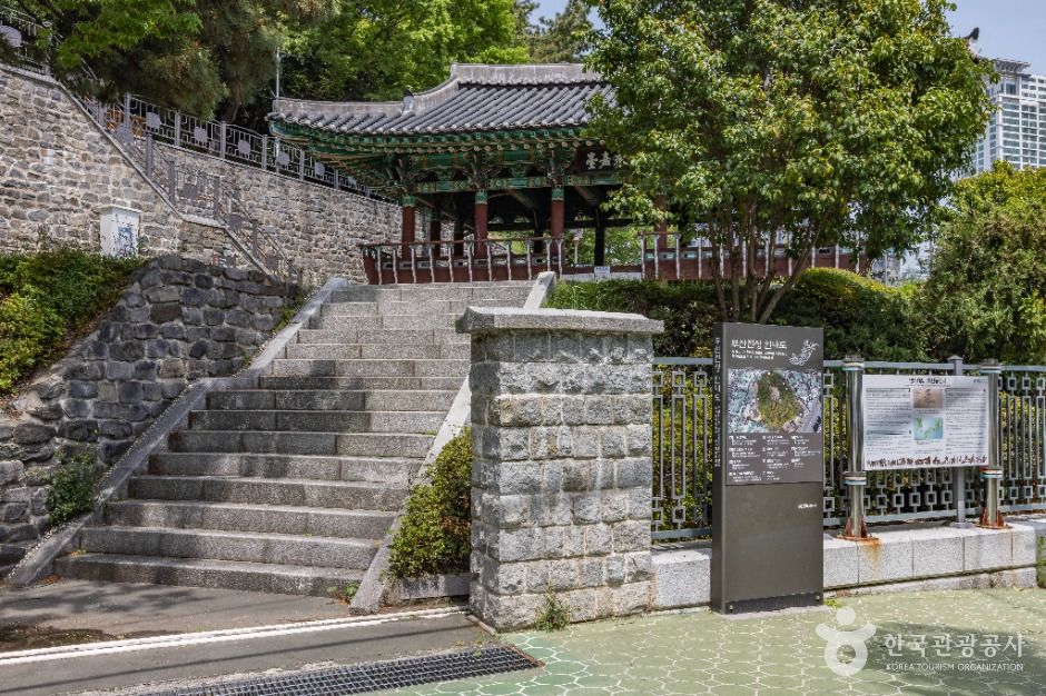 부산진성공원 여행 추천 - 로드트립