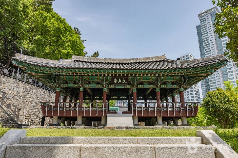 부산진성공원 여행 추천 - 로드트립