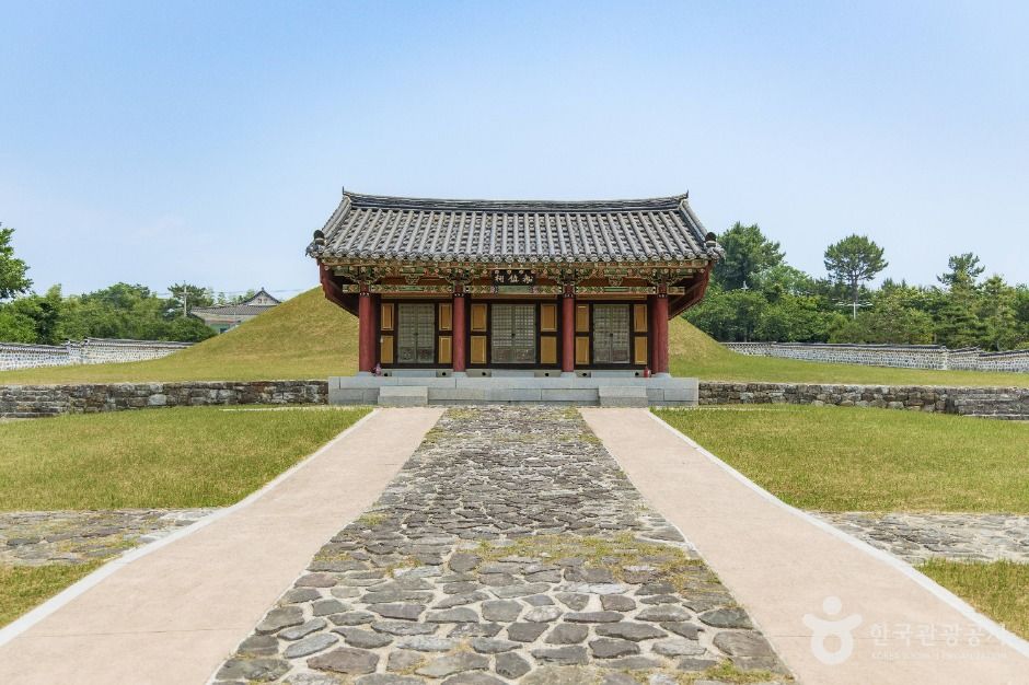 사천 조명군총 여행 추천 - 로드트립