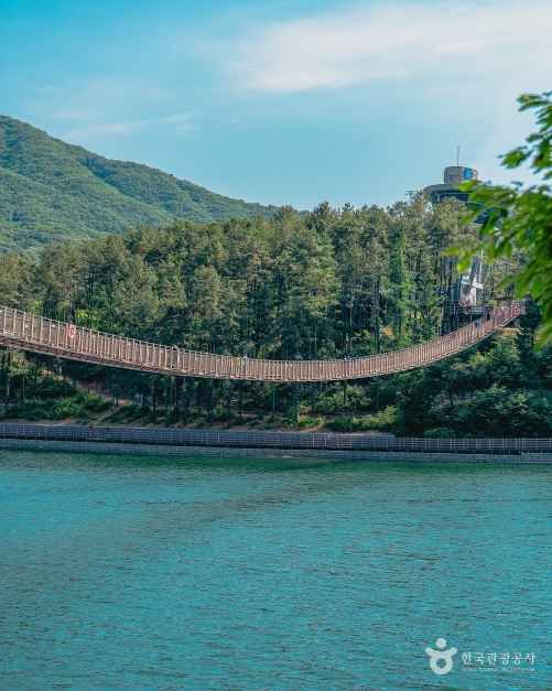 마장호수 출렁다리 여행 추천 - 로드트립