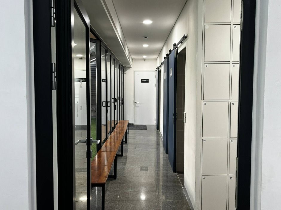 마을극장 흰고무신 여행 추천 - 로드트립