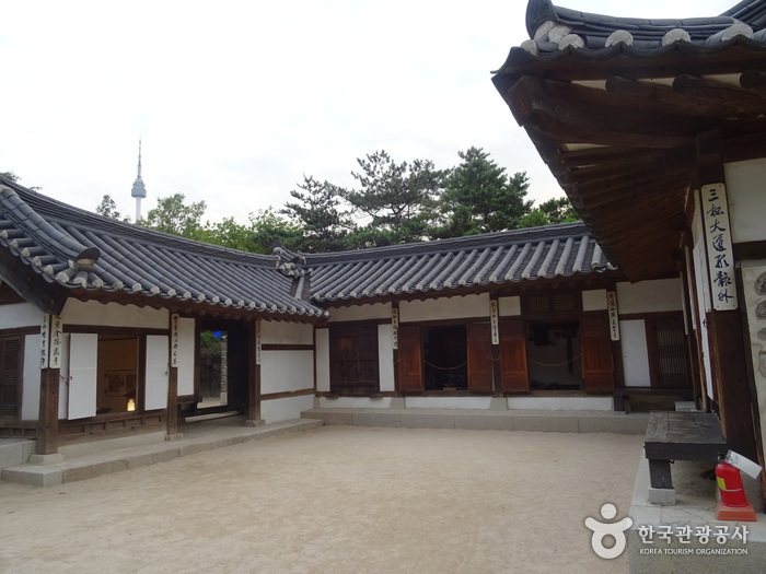 삼청동오위장김춘영가옥 여행 추천 - 로드트립