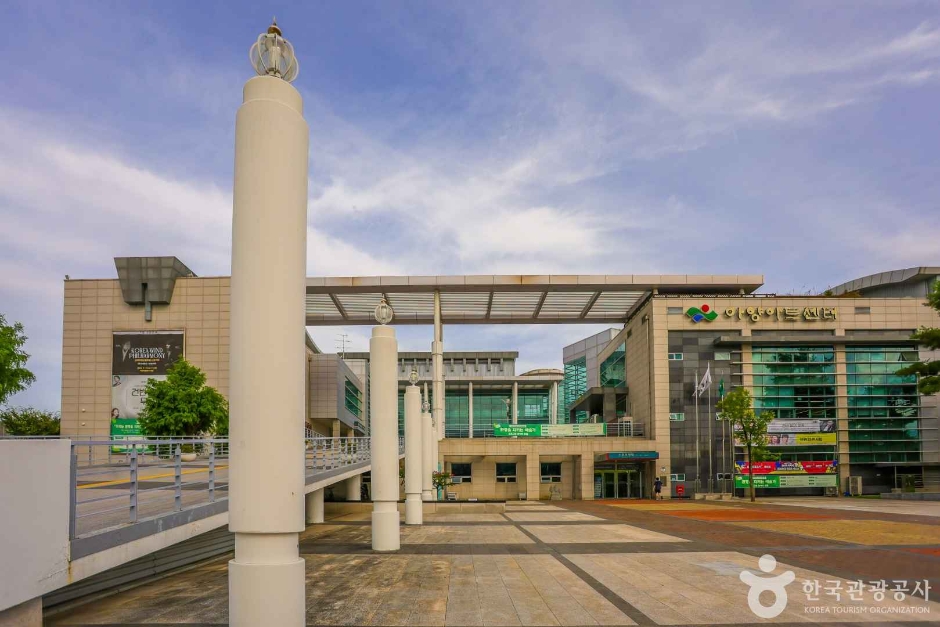 아양아트센터 여행 추천 - 로드트립