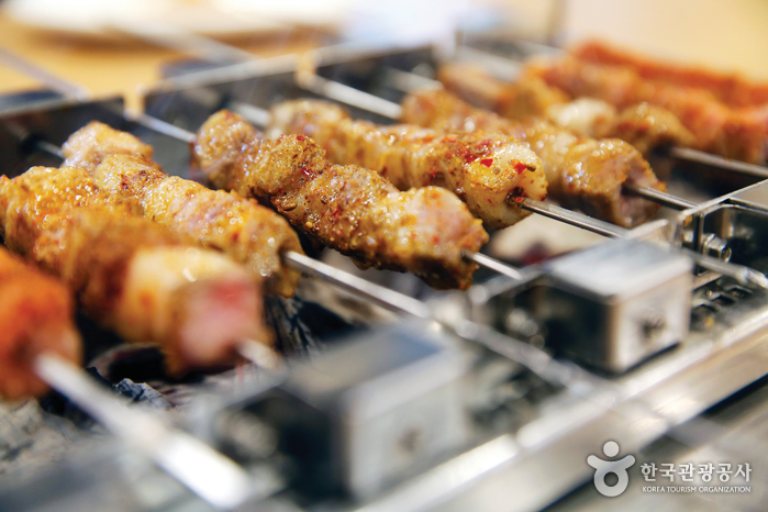 자양동 양꼬치거리 (중국음식문화거리) 여행 추천 - 로드트립