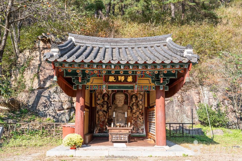 덕주사 약사여래입상 여행 추천 - 로드트립