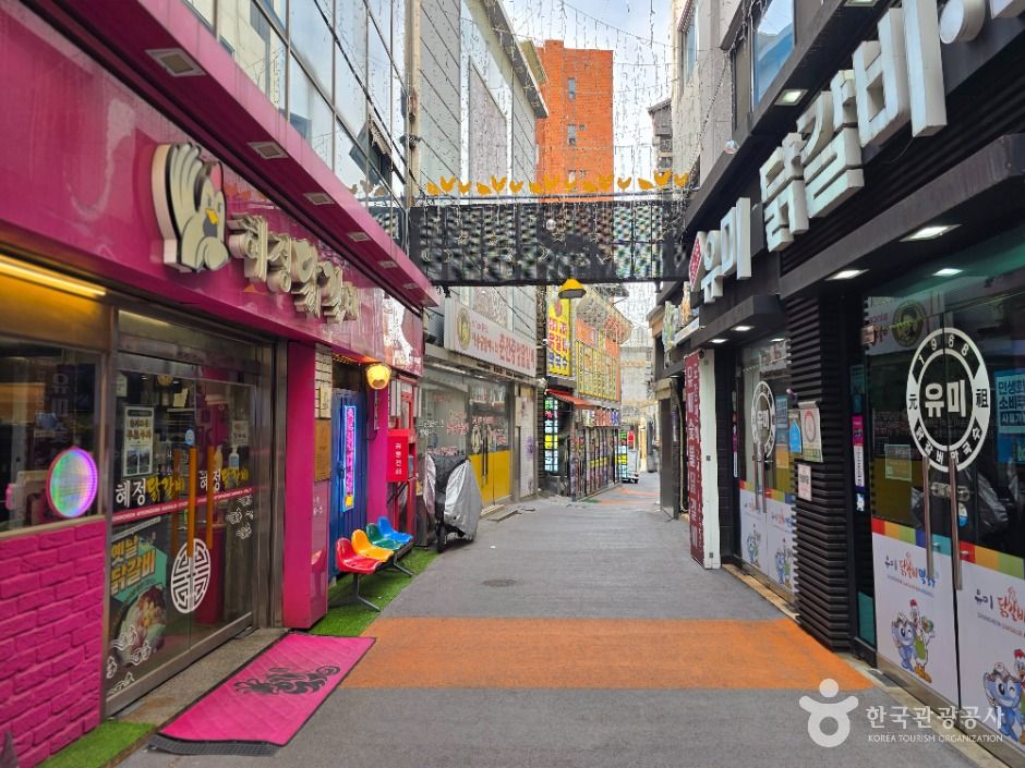춘천 명동 닭갈비 골목 여행 추천 - 로드트립