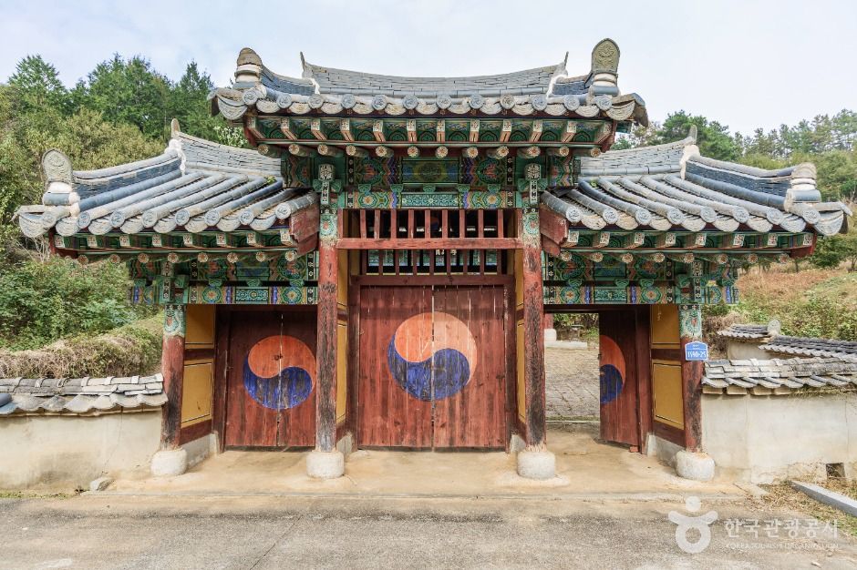 효충서원 여행 추천 - 로드트립