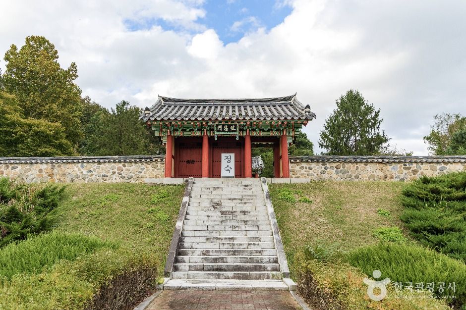 김시민장군 충민사 여행 추천 - 로드트립